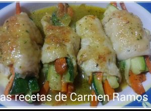 Una foto de Ataditos de pechuga de pollo con salsa de verduras