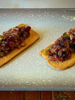 Una foto de Tartar de fuet