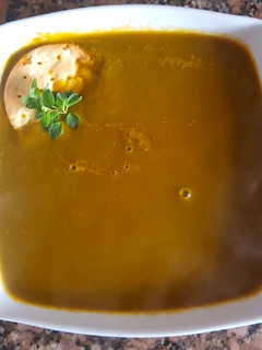 Una foto de Sopa crema de zanahoria y espinaca. #delantaldorado