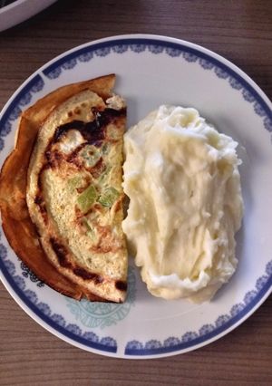 Una foto de Omelette con puré de papas