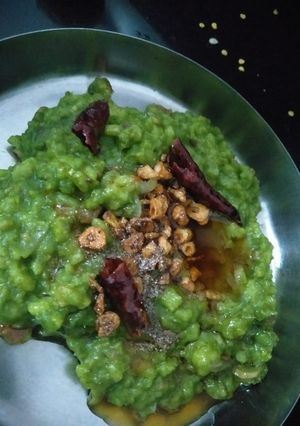 પાલક ગાર્લિક ખીચડી (Palak Garlic Khichdi Recipe In Gujarati) રેસીપી મુખ્ય ફોટો