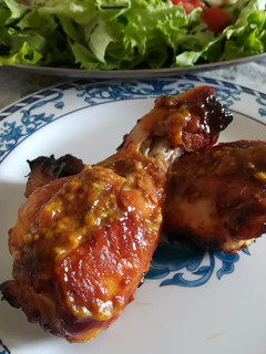 Una foto de Muslitos de pollo miel y mostaza