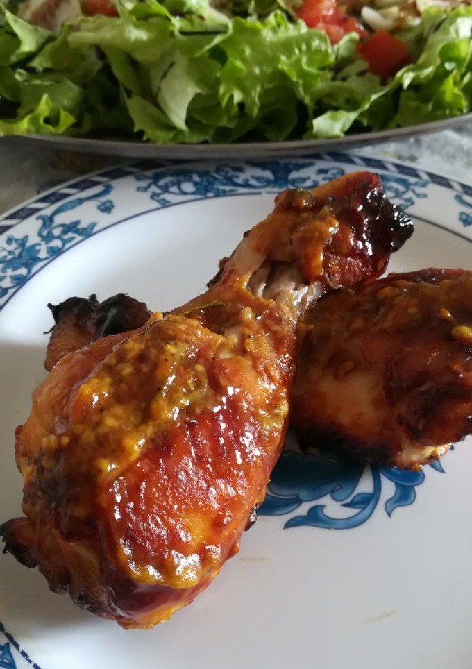 Una foto de Muslitos de pollo miel y mostaza