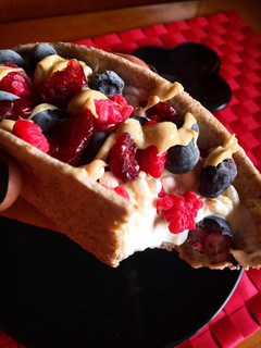 Una foto de Barquitas de yogur y frutos rojos