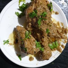 A picture of Kali mirch chicken.