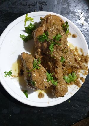 A picture of Kali mirch chicken.