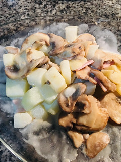 Una foto de Ensalada de papa y champiñones