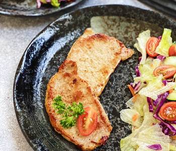 Easy Recipe Easy Pan Seared Pork Chops with Garlic Red Wine Vinegar Salad Home Style