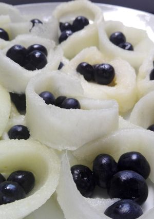 Foto principal de Anillos de Casaba helados y rellenos de arándanos