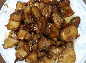 Hình của món Thịt ba chỉ rang mắm.