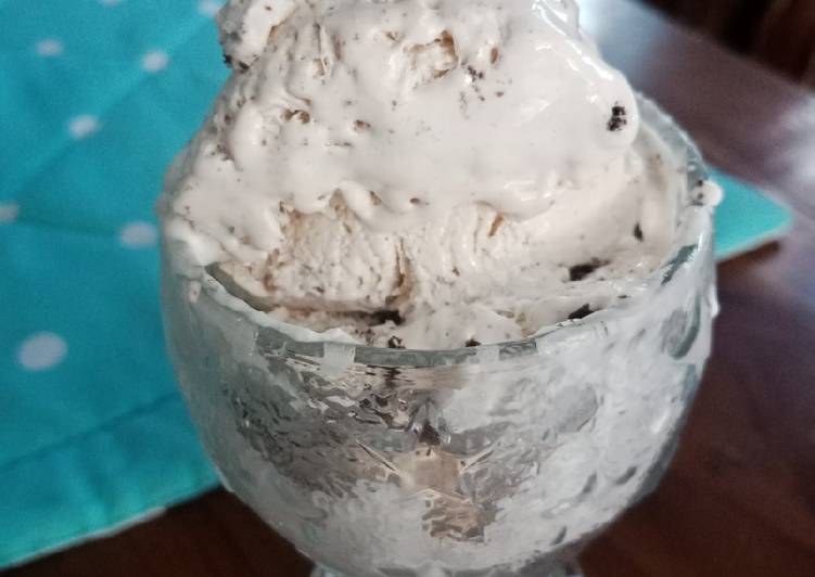 Bagaimana Membuat Eskrim oreo, Enak