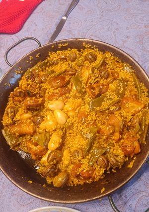 Una foto de Paella Valenciana Tradicional