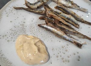 Una foto de Boquerones al horno con ajonesa