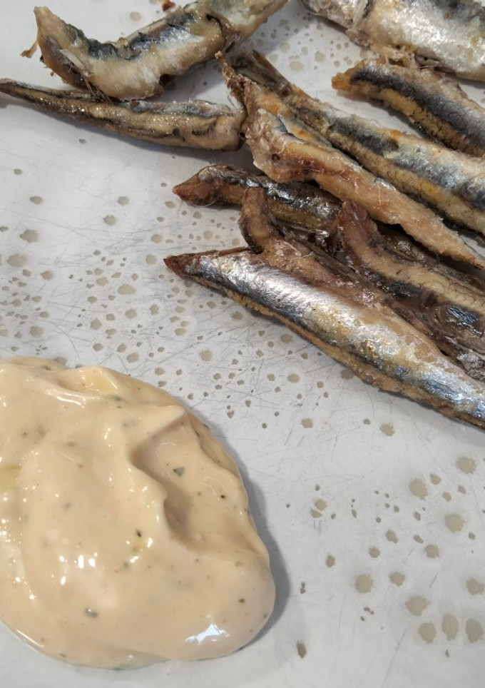 Una foto de Boquerones al horno con ajonesa