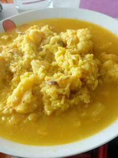 Una foto de Arroz con coliflor y caballa