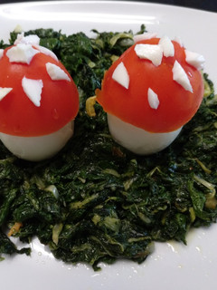 Una foto de Huevos con acelgas rehogadas