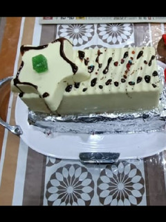 व्हाइट चॉकलेट केक (white chocolates cake recipe in Hindi) रेसिपी मुख्य फोटो