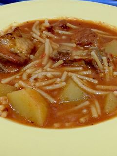 Una foto de Fideos a la cazuela con patatas