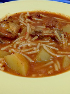 Una foto de Fideos a la cazuela con patatas