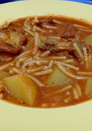 Una foto de Fideos a la cazuela con patatas