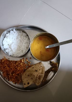 दाल चावल (dal chawal recipe in Hindi) रेसिपी मुख्य फोटो