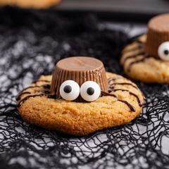 A picture of Spider Cookies.