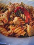 Pasta tricolor con pollo