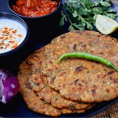 A picture of Jowar Mooli Parantha.