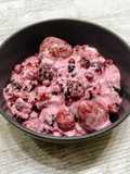 Frutas del bosque con yogur y queso mascarpone