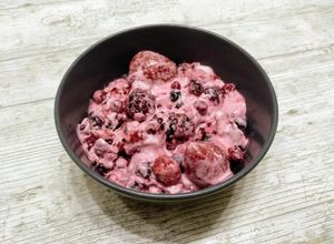 Foto principal de Frutas del bosque con yogur y queso mascarpone