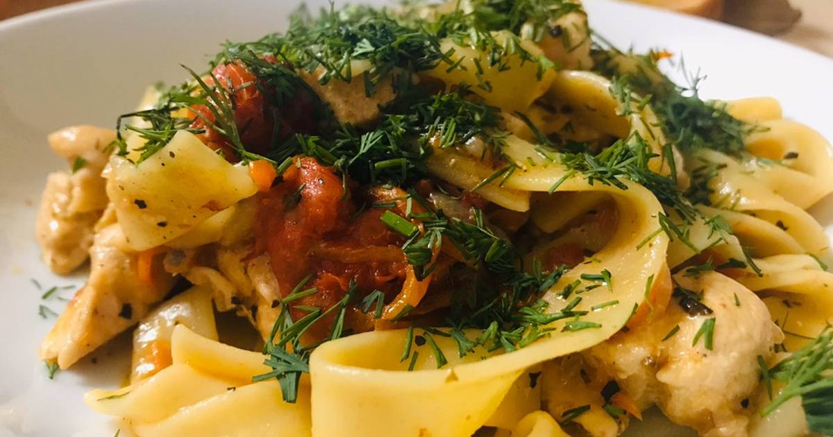 Рецепт пасты с овощами и курицей. Спагетти. Спагетти с курицей. Феттучини маринара. Рецепт пасты с овощами и курицей.