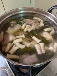 （簡易）剝皮辣椒雞湯 的食譜成品照片