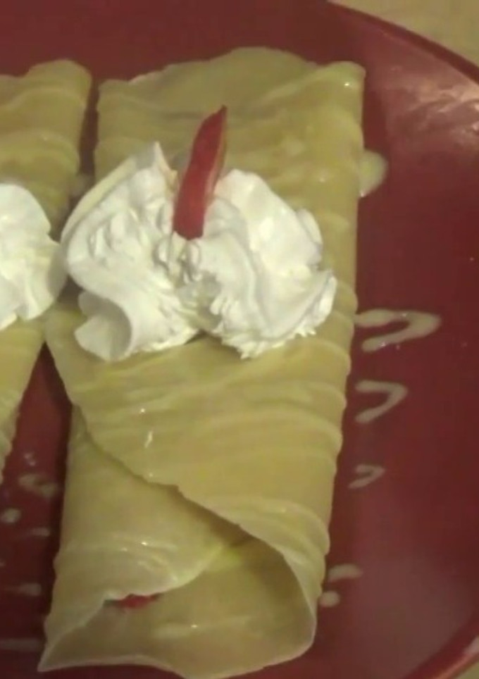 Una foto de Deliciosas Crepas Dulces con Fresas