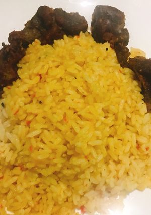 A picture of Curry rice and fried beef.
