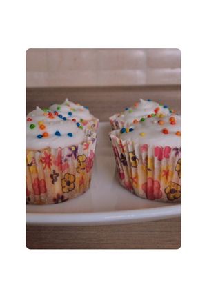 Una foto de Cupcakes de limón🧁🍋