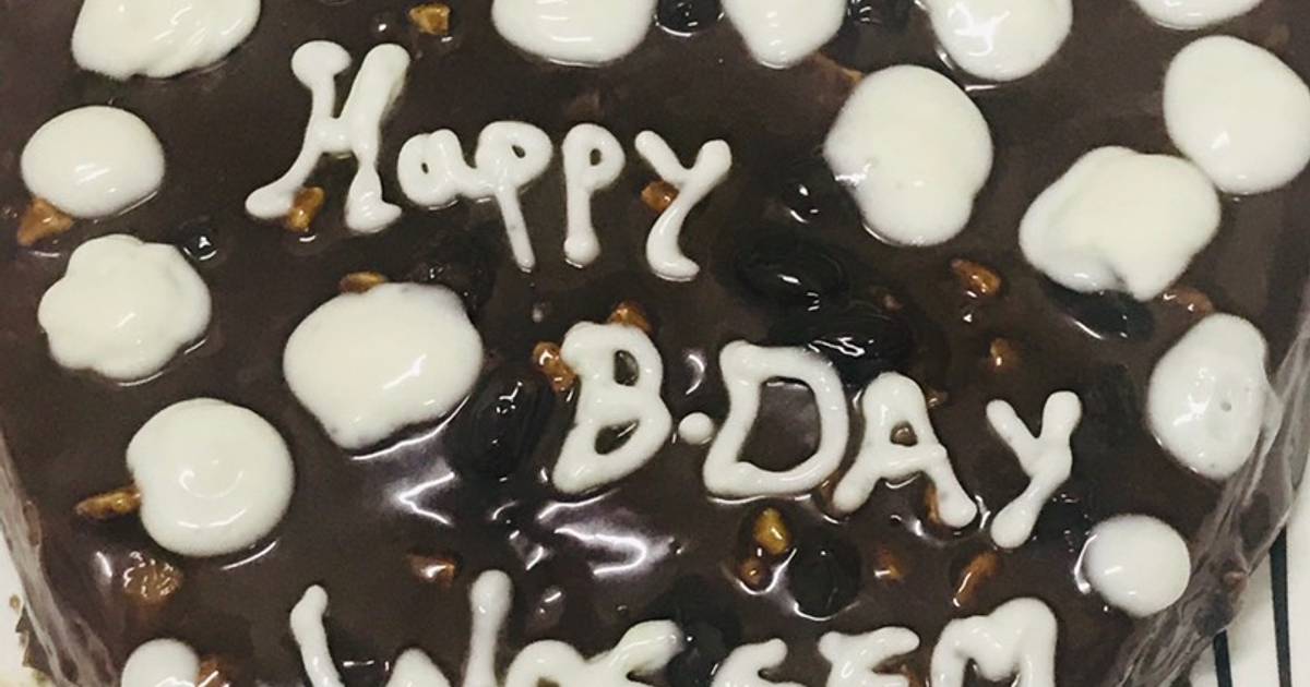 Hazelnut chocolate cake with dash of pineapple essence Recipe by