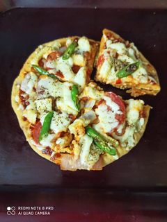 ভেজ পিজ্জা(veg pizza recipe in Bengali) রেসিপির প্রধান ছবি
