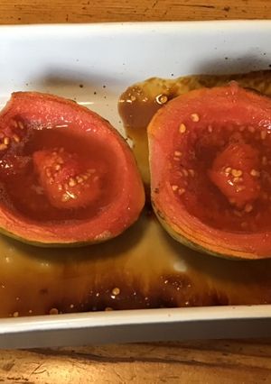 Une photo de Papayes vertes au miel et citron rôties au four
