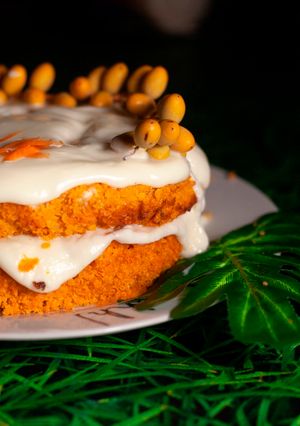 Foto principal de Tarta de quinoa y zanahoria con frosting de queso (sin gluten)