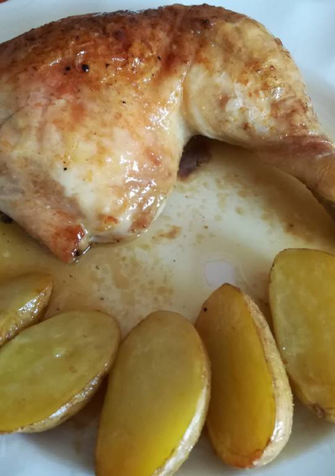 Una foto de Pollo asado al limón con patatas al horno
