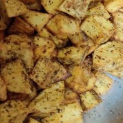 A picture of Fried potatoes.
