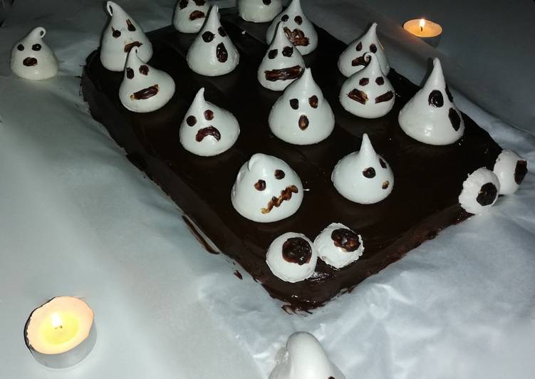 Bolo de Chocolate com Fantasmas - #Halloween