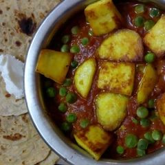 A picture of Mattar paneer.
