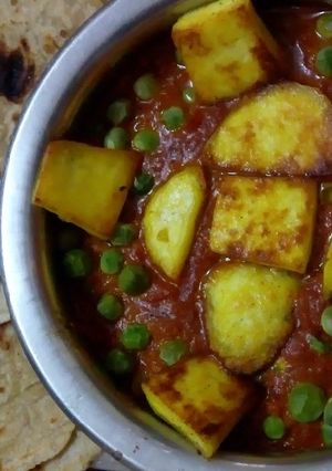 A picture of Mattar paneer.