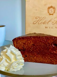 Una foto de 🇦🇹 TORTA SACHER: Sólo hay una original. Desde 1832 (“Sachertorte”, Austria)
