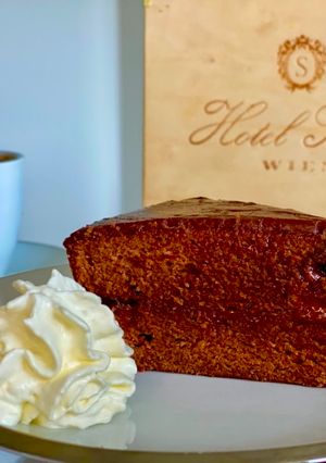 Una foto de 🇦🇹 TORTA SACHER: Sólo hay una original. Desde 1832 (“Sachertorte”, Austria)