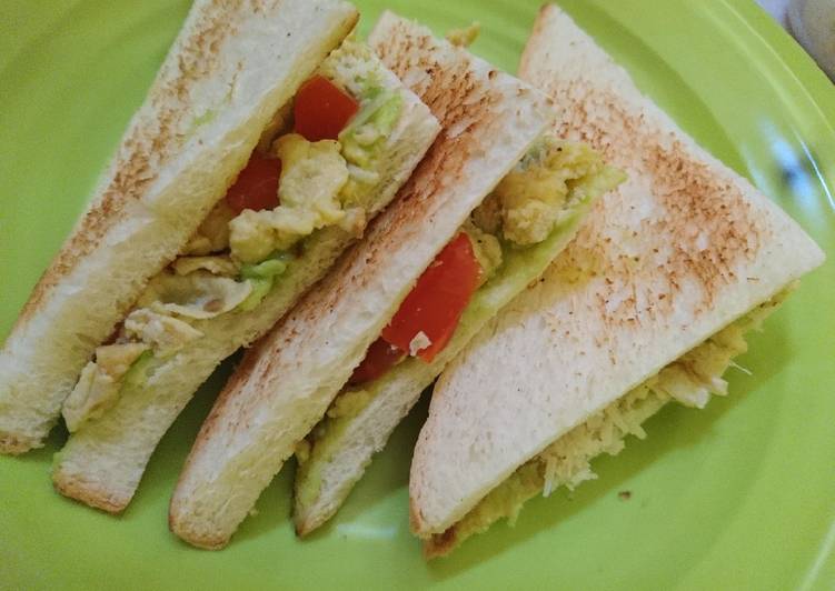Avocado toast with scrambled egg #BikinRamadanBerkesan