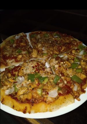 A picture of Pizza without yeast without cheese without oven.