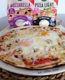 Pizza de atún y huevo en sartén