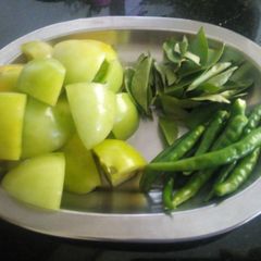 A picture of Green tomato chutney.